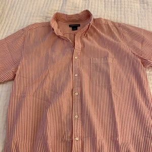 Men’s pink white seersucker short sleeve button down shirt